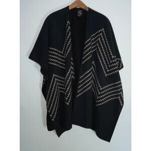 Ike Behar Reversible Wrap - One Size - Black & White Pattern‎ to Black Fleece